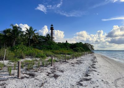 2022-05-28 USA Florida Sanibel Island Lighthouse Beach Sand Strand Natur Ozean Meer Leuchtturm Grüne wild Natur