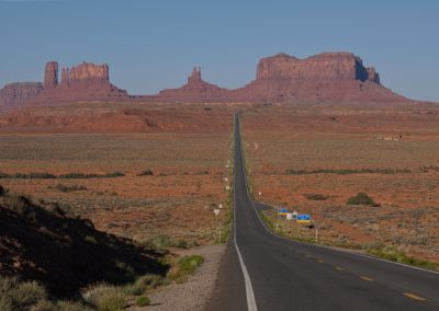 2022-06-20 Etats-Unis Utah Monument Valley Forrest Gump Overlook route road roches rouges paysage