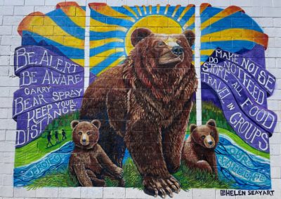 2022-07-04 USA Wyoming Jackson street art graffiti bears be bear aware be alert make noise
