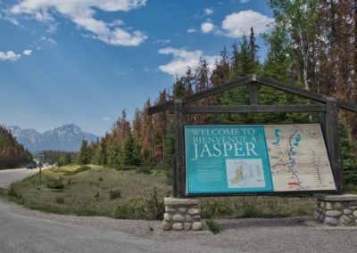 2019-05-29 Kanada Alberta Jasper National Park Nationalpark Natur Tafel Dorf Ortstafel Jasper