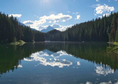 2022-09-01 Canada Alberta Jasper National Park Maligne Valley Moose Lake hike forest lake landscape water reflections