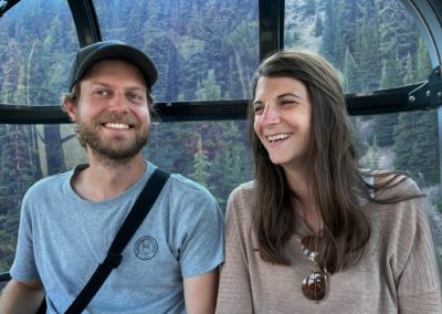 2022-09-04 Canada Alberta Banff National Park Banff Gondola lift cabin Sulphur Mountain forest couple woman man