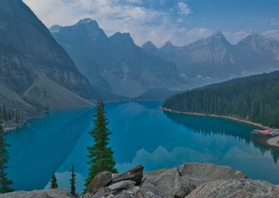 2022-09-12 Canada Alberta Banff National Park Moraine Lake nature landscape mountains forest lake blue turquoise water rocks