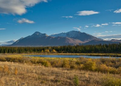 2022-09-18 Canada Yukon Haines Junction Kluane National Park landscape nature automn fall colors golden fall foliage forest trees mountains lake