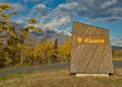 2022-09-18 Canada Yukon Haines Junction Kluane National Park landscape nature automn fall colors golden fall foliage forest trees mountains Kluane sign