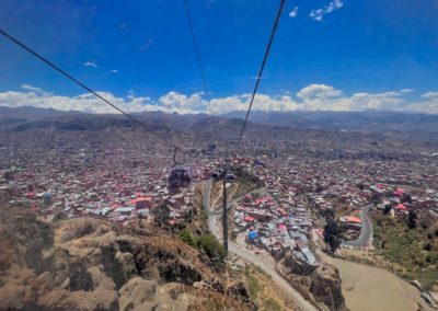 2022-11-10 Bolivia La Paz mi teleferico transporte por cable urbano urban transport by cable cable car cableway La Paz El Alto gondola city capital