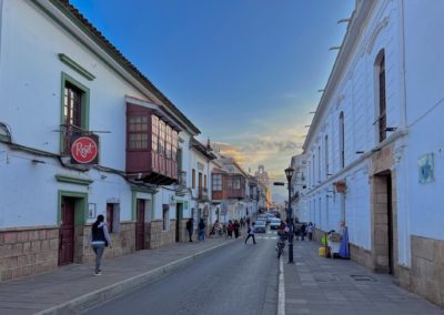 2022-10-21 Bolivia Sucre ciudad blanca white city constitutional capital street
