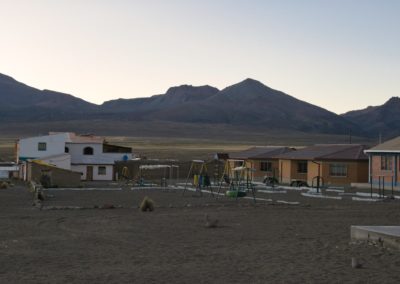 2022-11-14 Amérique du Sud Bolivie Altiplano haut plateau bolivien cordillère des Andes Sajama parc national coucher du soleil école plaine désert aire terrain de jeux