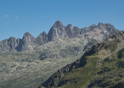 2023-08-20 France Haute Savoie Chamonix Mont-Blanc Massif Montagnes Nature randonnée Aiguillette des Houches plus haute montagne europe Mont Blanc meilleure randonnée vue panoramique paysage ciel bleu glacier vallée Chamonix les Houches rochers