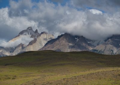 2023-01-07 Chile Patagonien Puerto Natales Torres del Paine Nationalpark parque nacional Berge Felsen Wolken Klippen Schnee Gletscher beste schönste Aussichtspunkt