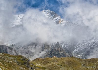 2023-09-15 Schweiz Alpen Wallis Val d'Anniviers Tal Zinal SAC Cabane Arpitettaz Hütte lac Arpitettaz See Zweitageswanderung beste schönste Wanderung Berge Wanderweg Schnee Gletscher Wolken Weisshorn