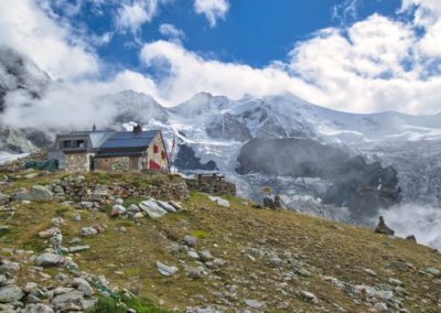 2023-09-15 Schweiz Alpen Wallis Val d'Anniviers Tal Zinal SAC Cabane Arpitettaz Hütte lac Arpitettaz See Zweitageswanderung beste schönste Wanderung Berge Wanderweg Schnee Gletscher Wolken