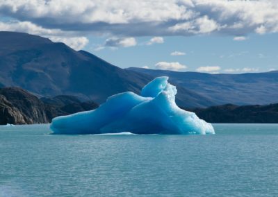 2022-12-11 Argentine Patagonie El Calafate Parc National Los Glaciares Parque Nacional excursion en bateau Lago Argentino iceberg bleu glacier glace paysage montagnes
