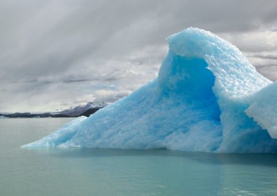 2022-12-11 Argentine Patagonie El Calafate Parc National Los Glaciares Parque Nacional excursion en bateau Lago Argentino iceberg bleu glacier glace paysage montagnes