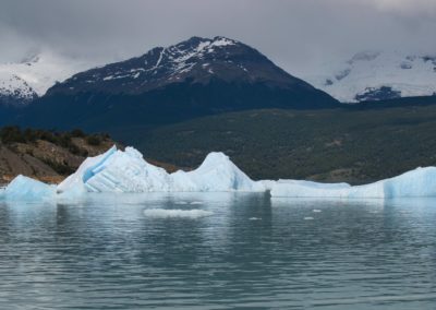 2022-12-11 Argentine Patagonie El Calafate Parc National Los Glaciares Parque Nacional excursion en bateau Lago Argentino iceberg bleu glacier glace paysage montagnes