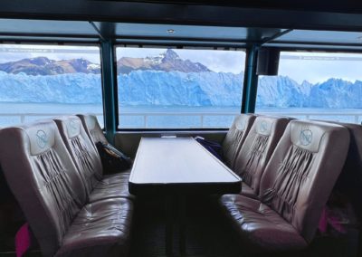 2022-12-11 Argentine Patagonie El Calafate Parc National Los Glaciares Parque Nacional excursion en bateau lac Lago Argentino bateau glacier montagne sièges
